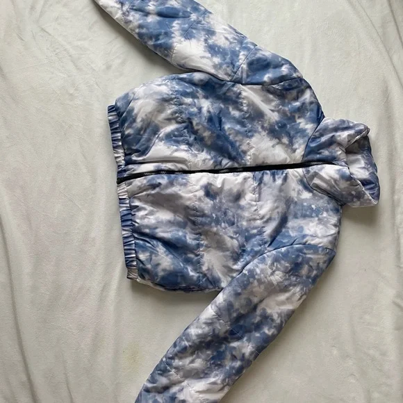 white and blue Wild Fable watercolor cloud puffer coat - Picture 5 of 8